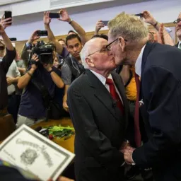 LGBTQIA+ AMIZADES NAMORO CASAMENTO PROGRAMAS EXCLUSIVO DO SEXO MASCULINO PODEROSOS HOMENS COM HOMENS