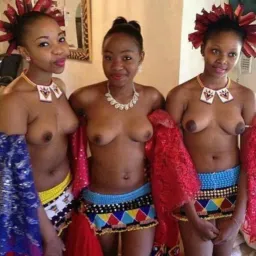 AFRICAN XXXX PONI 18 👍🏻👍🏻🍎🍎