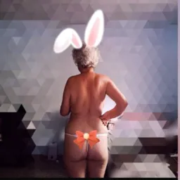 Se houver apenas meninas neste grupo, ela ganhará uma segunda-sex ✨✨✨✨🍸🍸🍸🍻🥂
